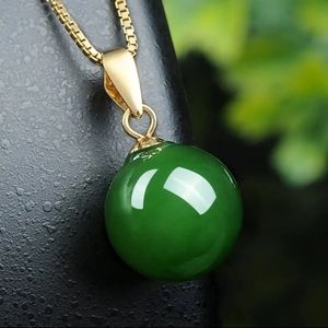 GREEN JADE CRYSTAL PURITY PENDANT NECKLACE.